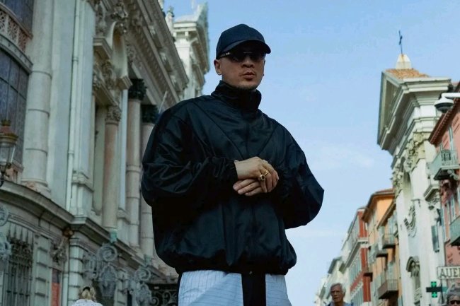 Kisah di Balik Lagu-Lagu Hits Daboyway dan Kolaborasi Internasionalnya