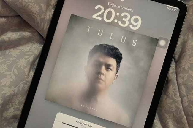 Tulus: Melodi dan Lirik dalam Lagu 'Langit abu abu'