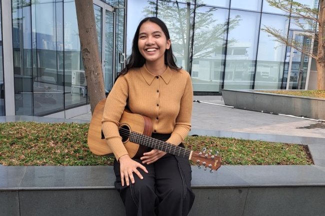 Mengenal Dere, Penyanyi dengan Lirik Mendalam