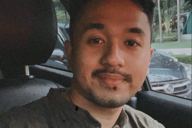 Mengenal Ungku Iskandar: Seniman Visioner dengan Gaya Unik