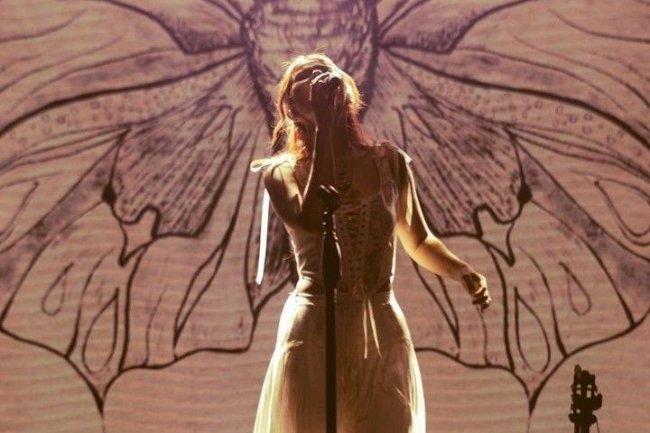 Bagaimana Nadin Amizah Membangun Koneksi Emosional dengan Pendengar