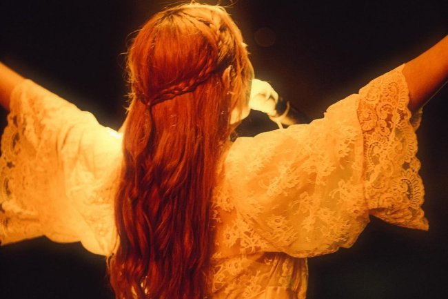 Kisah Hidup Nadin Amizah yang Menginspirasi