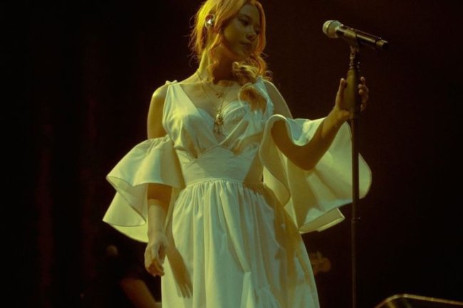 Lagu Nadin Amizah yang Cocok Didengarkan Saat Hujan