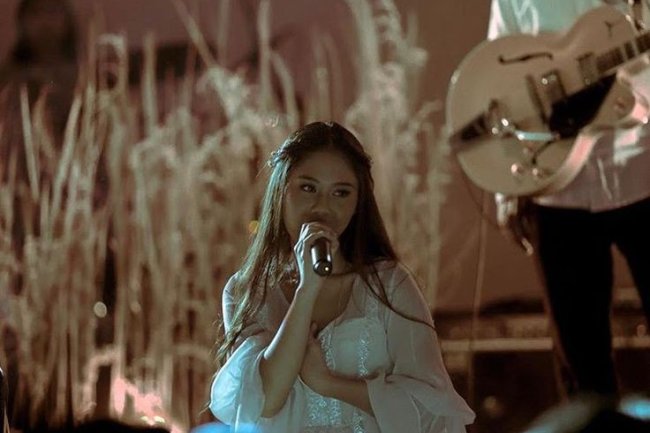 Menggali Kedalaman Lirik 'Rumpang' oleh Nadin Amizah