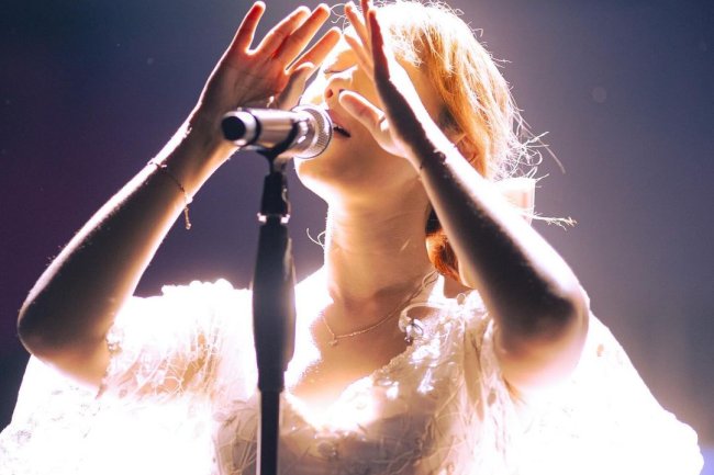 Lagu "Rayuan Perempuan Gila" oleh Nadin Amizah: Analisis dan Makna