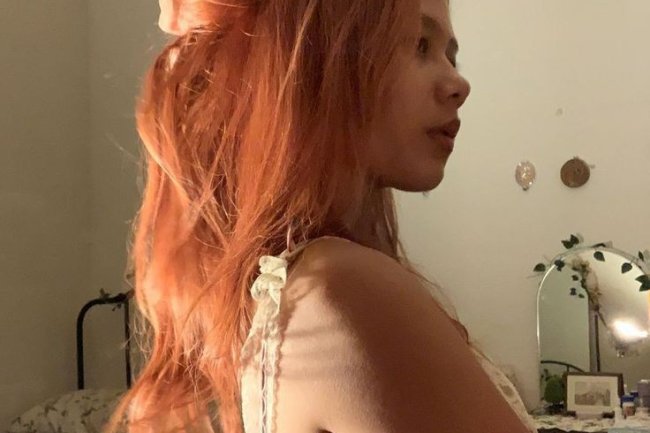 Menelusuri Makna "Berpayung Tuhan": Dedikasi Nadin Amizah dalam Menjadi Rumah bagi Diri Sendiri