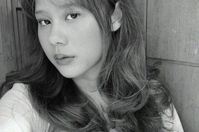 Cermin" oleh Nadin Amizah: Menjelajahi Refleksi Diri dan Perubahan Melalui Lagu