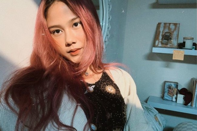 "Kala Sang Surya Tenggelam: Harmonisasi Melankolis dari Lagu Gadis Kretek oleh Cesh dan Nadin Amizah"