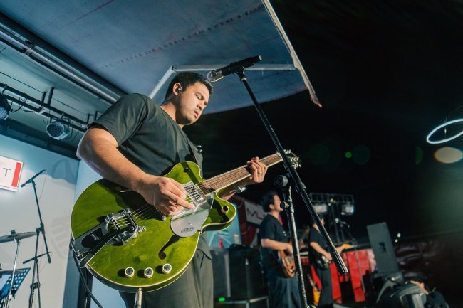 Nadhif Basalamah: Menggugah Perasaan Lewat Lirik dan Melodi