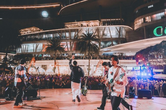 Bagaimana Nadhif Basalamah Membentuk Suara Khasnya?