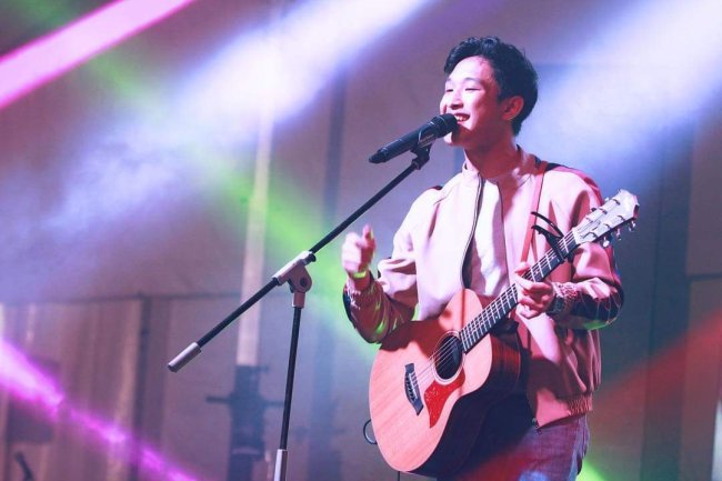 Aziz Harun: Membangun Karier Musik di Tengah Persaingan Global