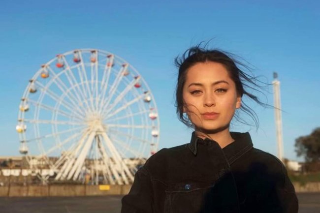 Jasmine Thompson: Perjalanan Karir Seorang Penyanyi Muda Berbakat