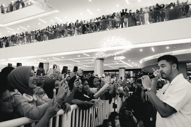 Tiba-Tiba Jumat Lagi: Melankolia dan Penyesalan di Ujung Pekan"