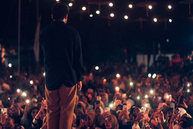 "Isi Kepalaku: Menemukan Ketenangan di Tengah Kesepian"