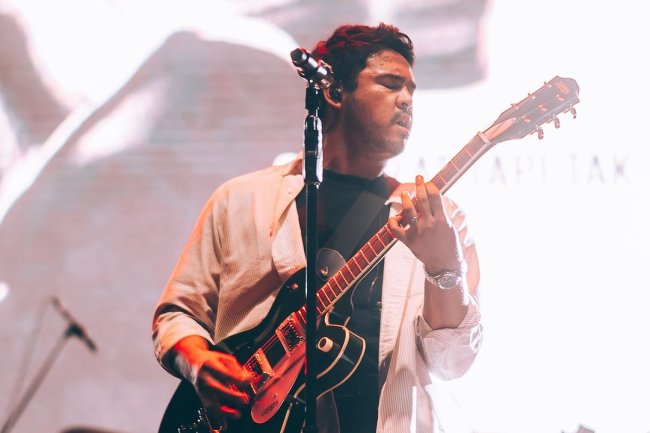 "Bitterness" – Rasa Pahit dari Sebuah Cinta yang Hilang