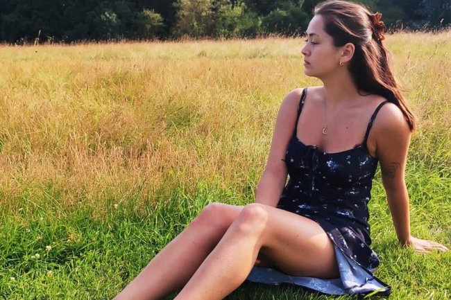 Jasmine Thompson: Suara Muda dengan Pesan Mendalam