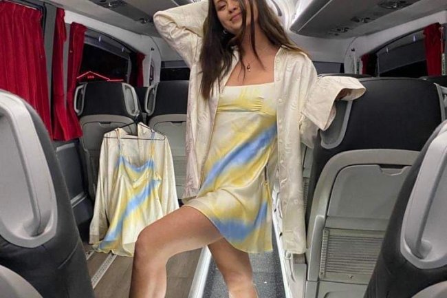 Kesederhanaan yang Memesona: Gaya Hidup dan Musik Jasmine Thompson