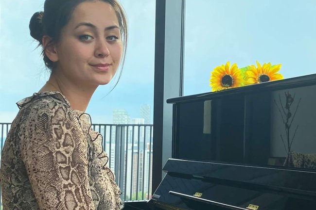 Arti Kehilangan dalam Lirik ‘Mad World’ oleh Jasmine Thompson