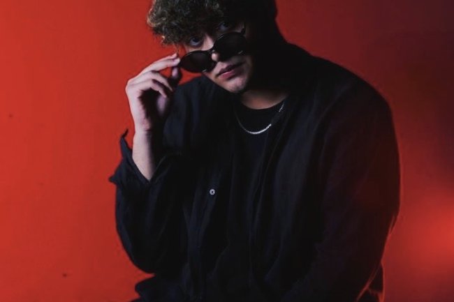 Romantisme dalam Lirik "Cinta Sejati" oleh Mohsein Kush