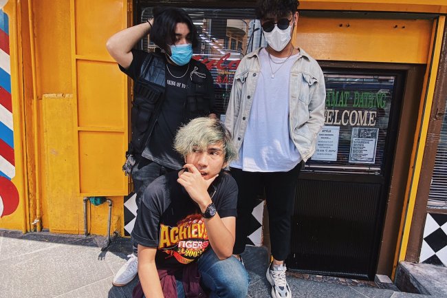 Menghadapi Kesedihan: Interpretasi Lirik "Tak Pernah Pergi"