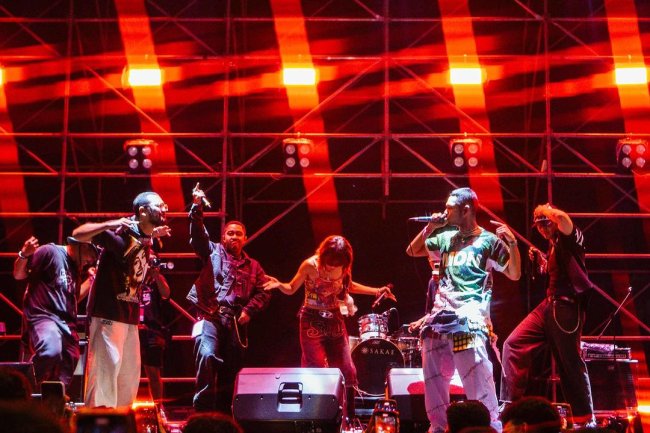 Kolaborasi Laze dengan Artis Lokal dan Internasional