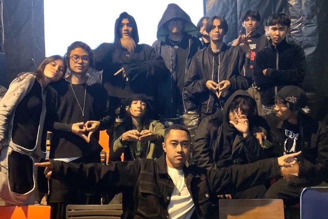 Laze: Rapper yang Mengubah Kata Menjadi Senjata