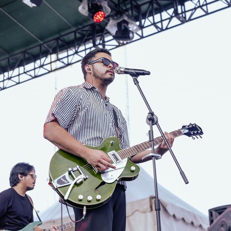 Nadhif Basalamah: Bintang Muda yang Bersinar di Dunia Musik