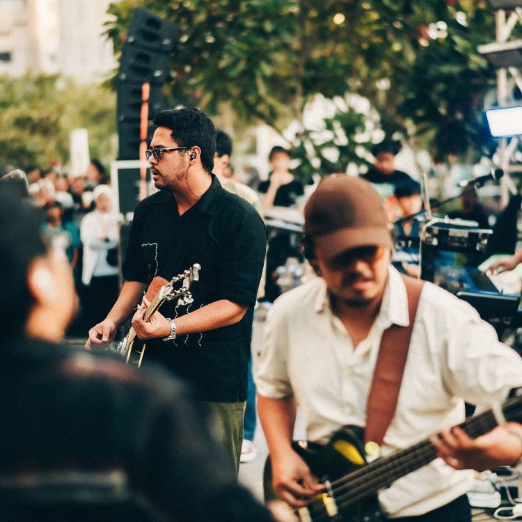 Nadhif Basalamah: Memadukan Lirik Puitis dengan Melodi yang Menyentuh