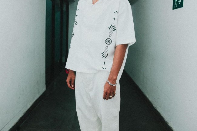 Just You: Keindahan Cinta dalam Sederhana dari Teddy Adhitya"