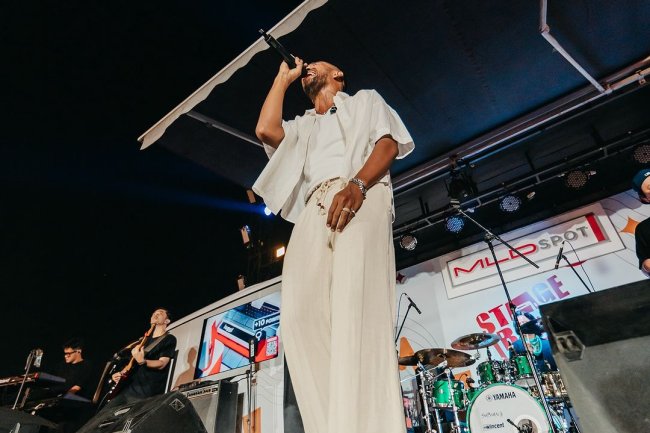 Teddy Adhitya: Sang Pengembara Melodi dengan Suara Emas