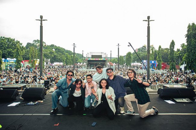 Pink Light Dawn" oleh Voxxes: Menanti Akhir di Tengah Keheningan