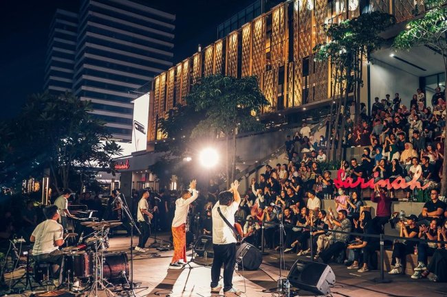 Mengapa Kita Harus Mendengarkan Lagu-Lagu Rafi Sudirman?