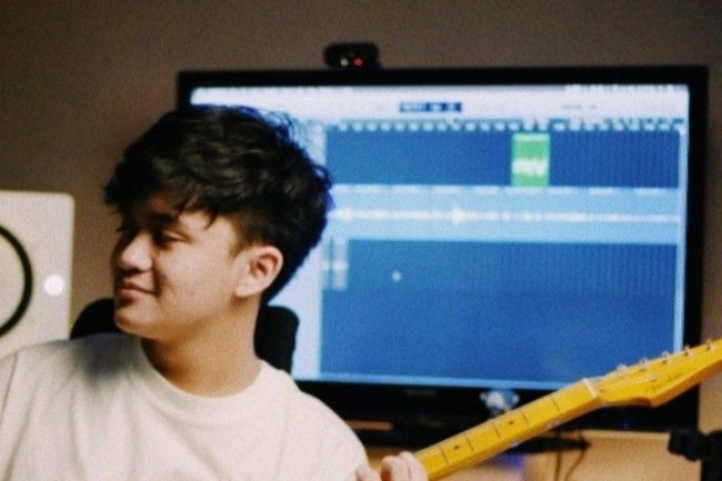 Depressed Sometimes: Ekspresi Kerapuhan Mental dalam Lagu Arash Buan