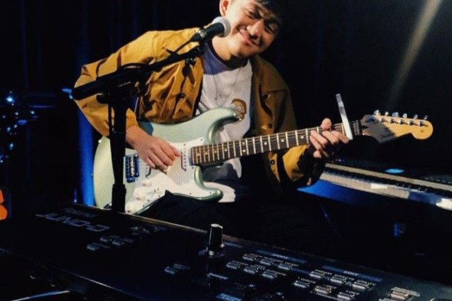 7 Lagu Terbaik Arash Buana yang Harus Ada di Playlist Kamu