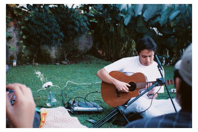 Kembali Kita Berlayar Pelan: Menelusuri Makna dalam Lirik "Reruntuh"