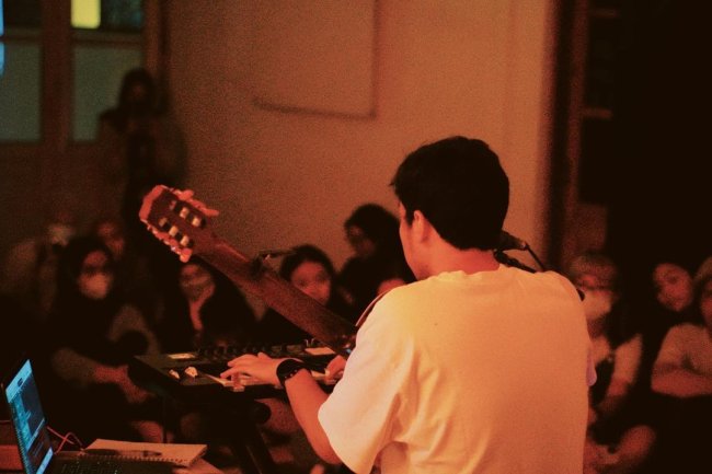 Harap-Harap: Menyelami Makna dan Emosi dalam Lagu Reruntuh