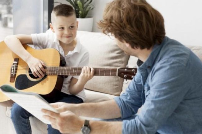 Rayakan Hari Ayah dengan Mendengarkan Lagu 'Nak'