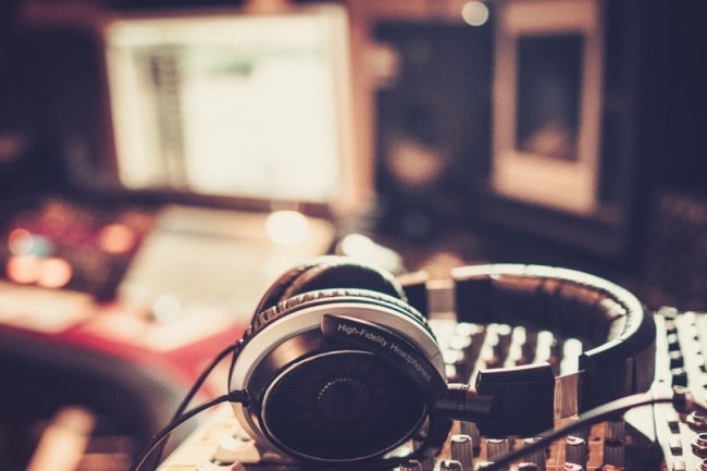 Penyanyi Lagu 'Nak' dan Perjalanan Emosionalnya