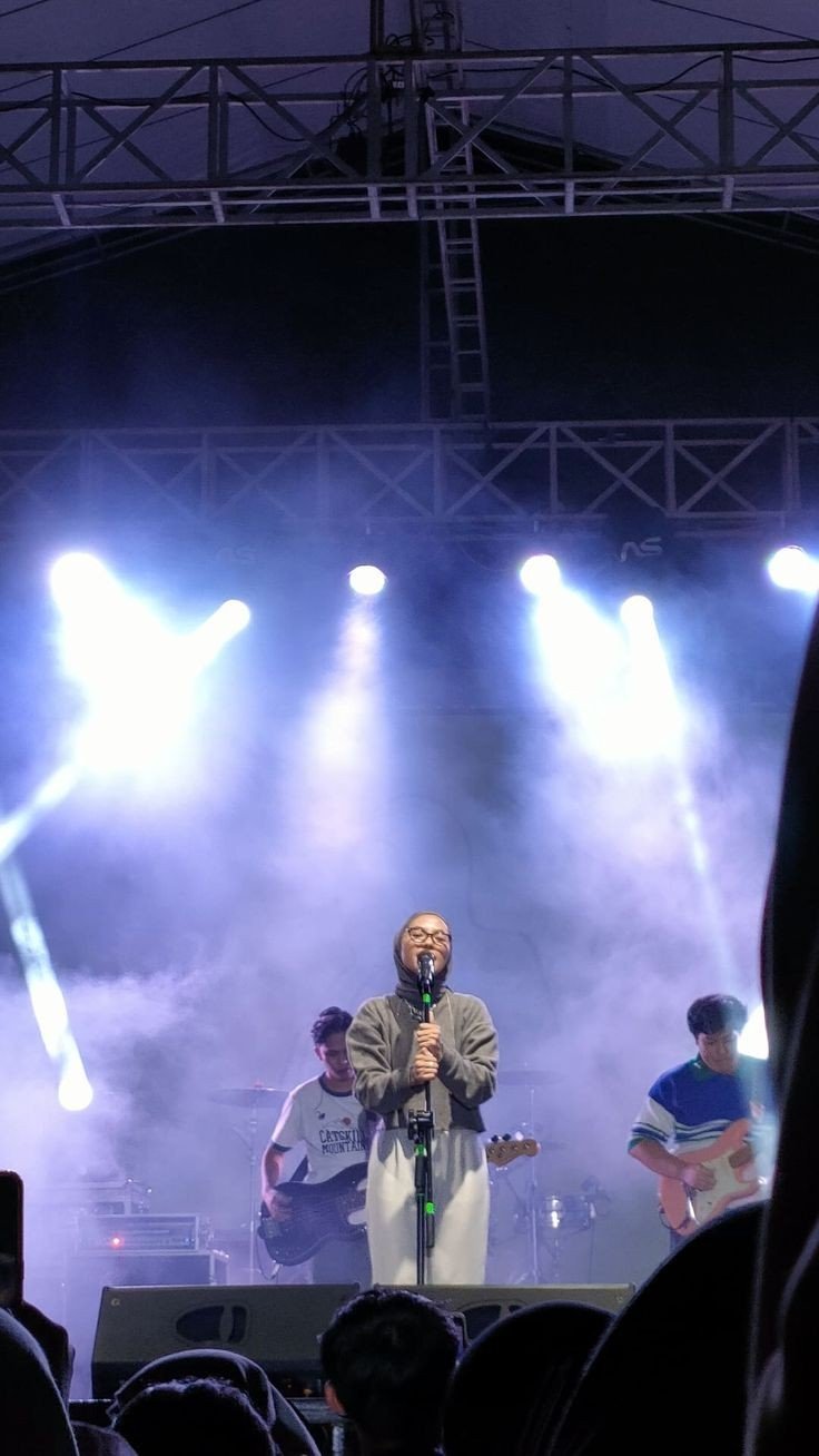 Kecemasan dan Overthinking dalam Musik Feby Putri: Dari Luka Menjadi Nada