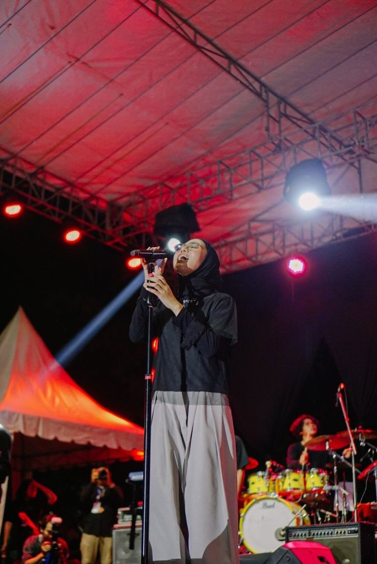 Bagaimana Kecemasan dan Overthinking Membentuk Lagu-Lagu Feby Putri