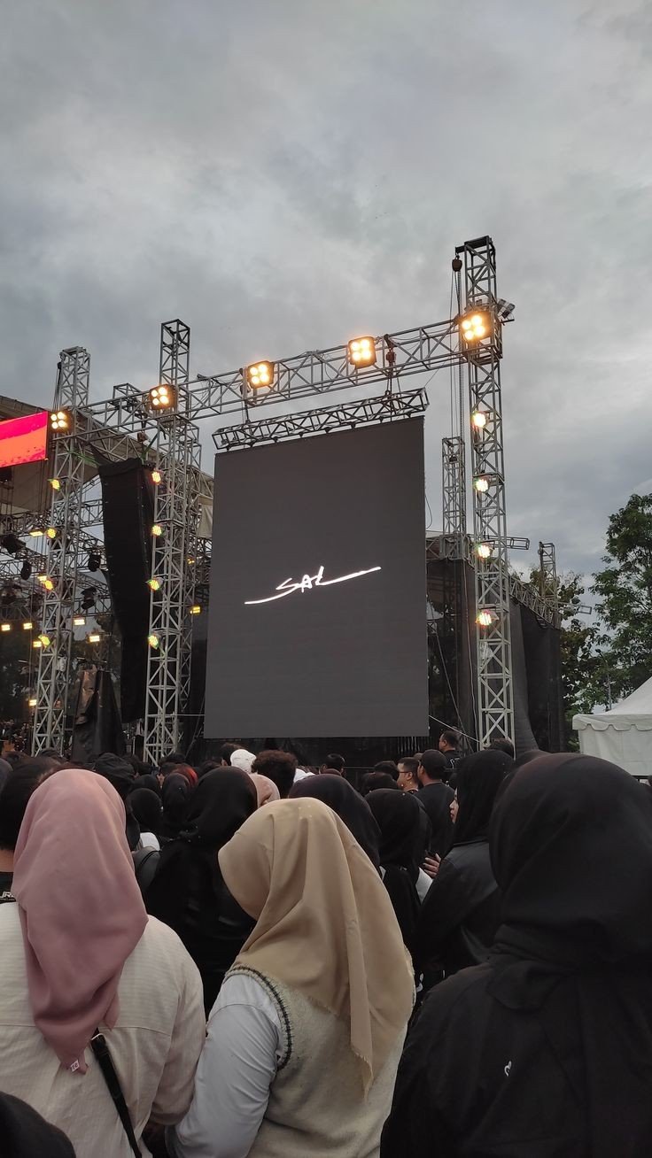 Harmoni Sal Priadi dan Nadin Amizah dalam Kolaborasi Musik yang Sukses