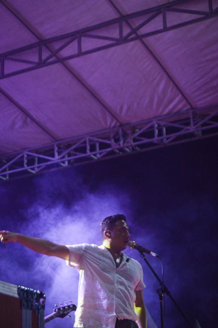 Menciptakan Musik Bersama: Pengalaman Kolaborasi Sal Priadi dengan Rekan Musisi
