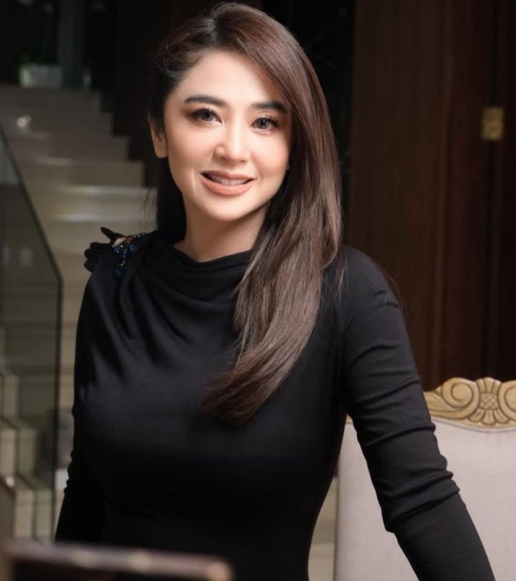 Perjalanan Karier Dewi Persik dari Penyanyi Lokal hingga Nasional